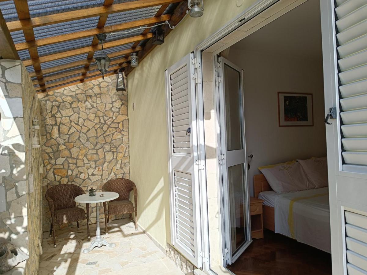Rooms Rita เซรส ภายนอก รูปภาพ